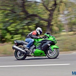 KawasakiZX Rmotionshots()