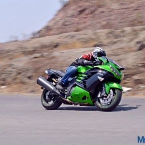 Kawasaki ZX R motion shots