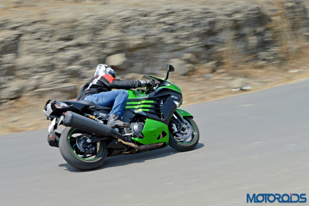 2016 Kawasaki ZX-14R motion shots (49)