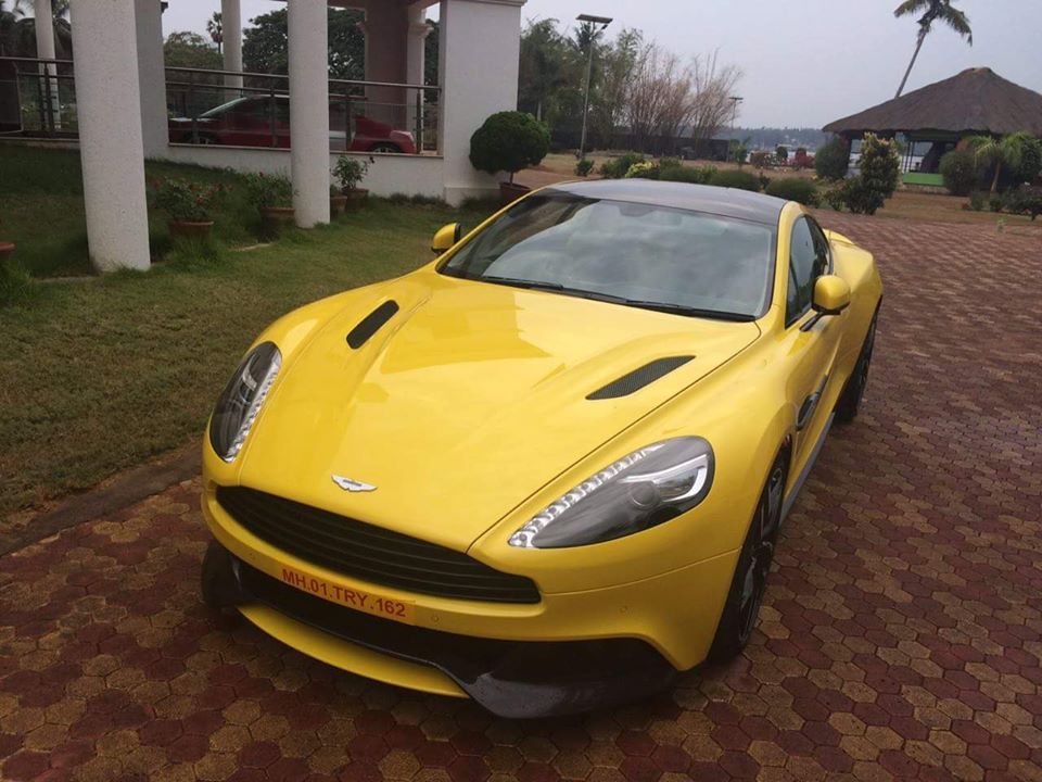 Aston Martin vanquish Sunburst Yellow (7)