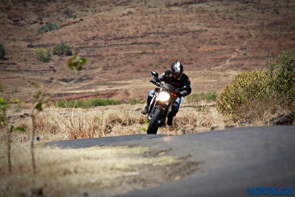 MV Agusta Brutale 800 action (9)