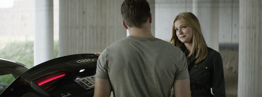 Sharon Carter (Emely van Camp) meets Captain America (Chris Evans).
