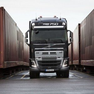 Volvo FH  vs container train