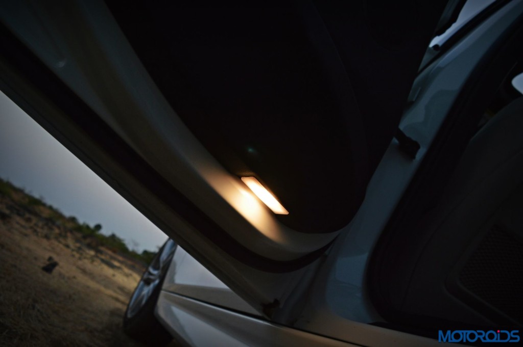 2016 BMW 3 Series 320d M Sport Puddle Lights (9)