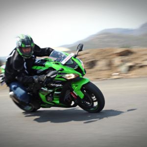 Kawasaki Ninja ZX R Review Action Shots