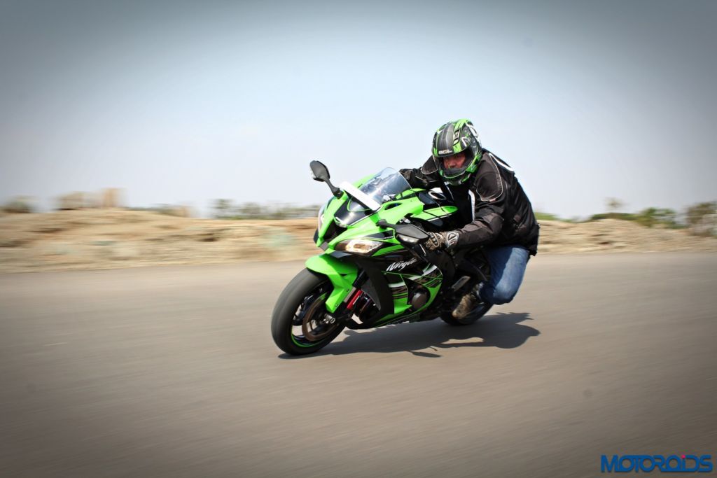 2016 Kawasaki Ninja ZX-10R - Review - Action Shots (13)