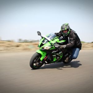 Kawasaki Ninja ZX R Review Action Shots