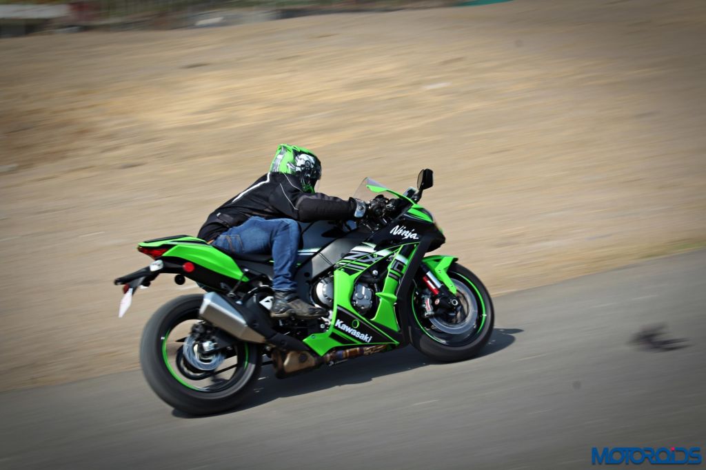 2016 Kawasaki Ninja ZX-10R - Review - Action Shots (18)