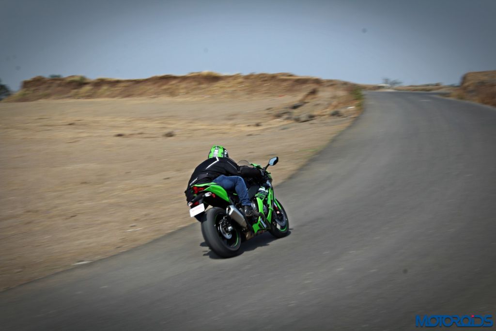 2016 Kawasaki Ninja ZX-10R - Review - Action Shots (19)