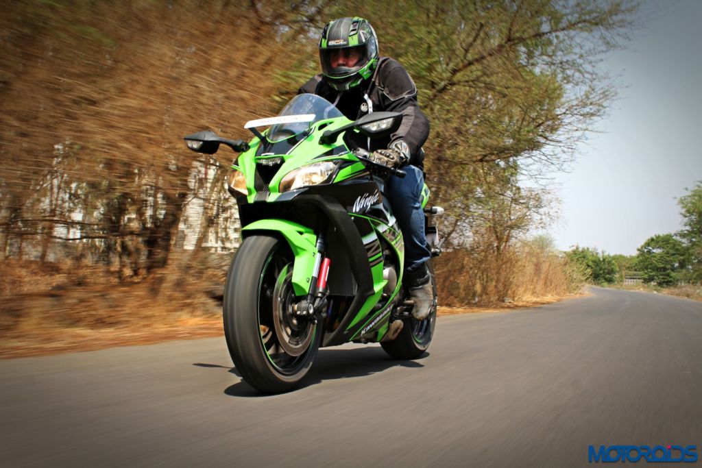 2016 Kawasaki Ninja ZX-10R - Review - Action Shots (2)