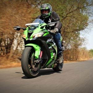 Kawasaki Ninja ZX R Review Action Shots