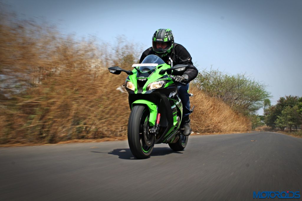 2016 Kawasaki Ninja ZX-10R - Review - Action Shots (5)