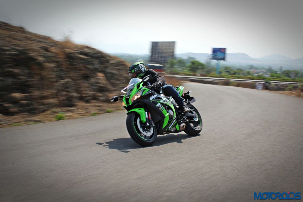 2016 Kawasaki Ninja ZX-10R - Review - Action Shots (8)