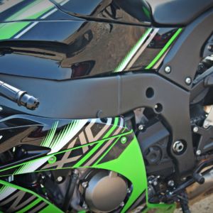 Kawasaki Ninja ZX R Review Details