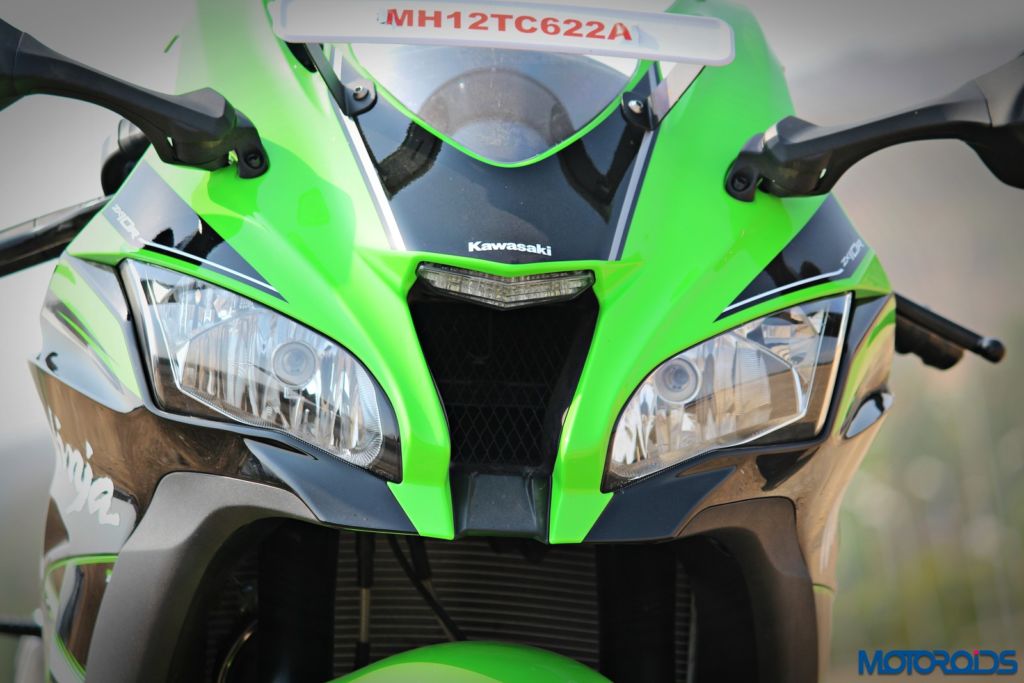 2016 Kawasaki Ninja ZX-10R - Review - Details - Headlight (3)