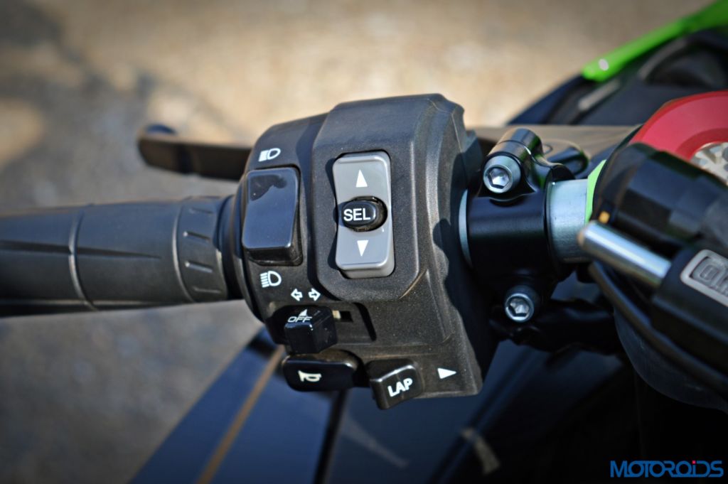 2016 Kawasaki Ninja ZX-10R - Review - Details - Switchgear (1)