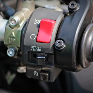 Kawasaki Ninja ZX R Review Details Switchgear