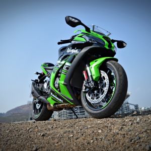 Kawasaki Ninja ZX R Review Still Shots