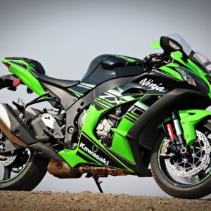 Kawasaki Ninja ZX R Review Still Shots