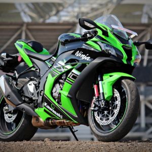 Kawasaki Ninja ZX R Review Still Shots