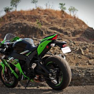 Kawasaki Ninja ZX R Review Still Shots