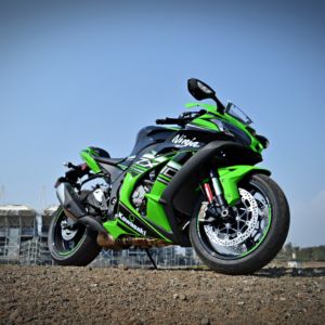 Kawasaki Ninja ZX R Review Still Shots