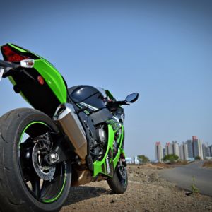 Kawasaki Ninja ZX R Review Still Shots