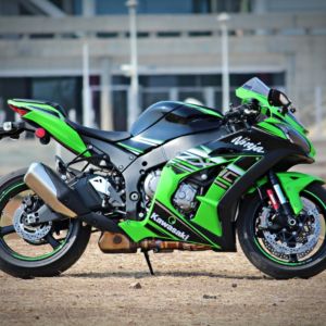 Kawasaki Ninja ZX R Review Still Shots