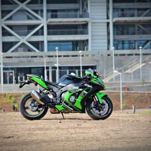 Kawasaki Ninja ZX R Review Still Shots