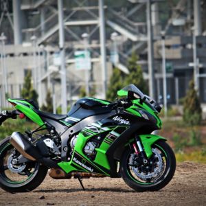 Kawasaki Ninja ZX R Review Still Shots