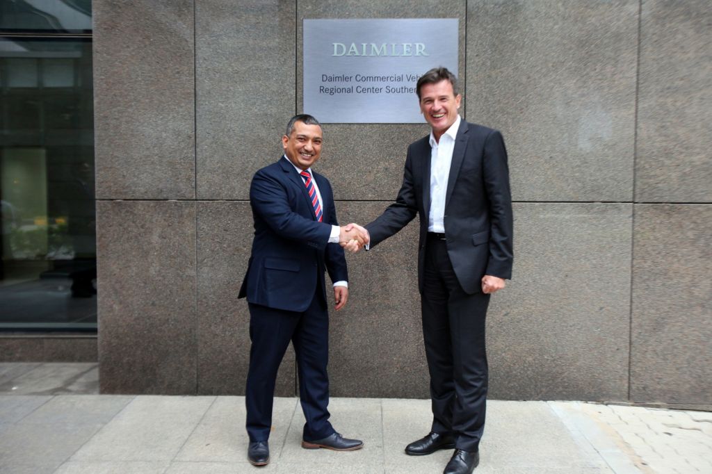 Chennai, India, May 19, 2016: Opening of the Daimler Commercial Vehicles Regional Center Southern Asia – (right) Dr. Wolfgang Bernhard, Member of the Board of Management of Daimler AG responsible for Daimler Trucks & Buses, and Amit Bisht, Head of the Daimler Regional Center Southern Asia.