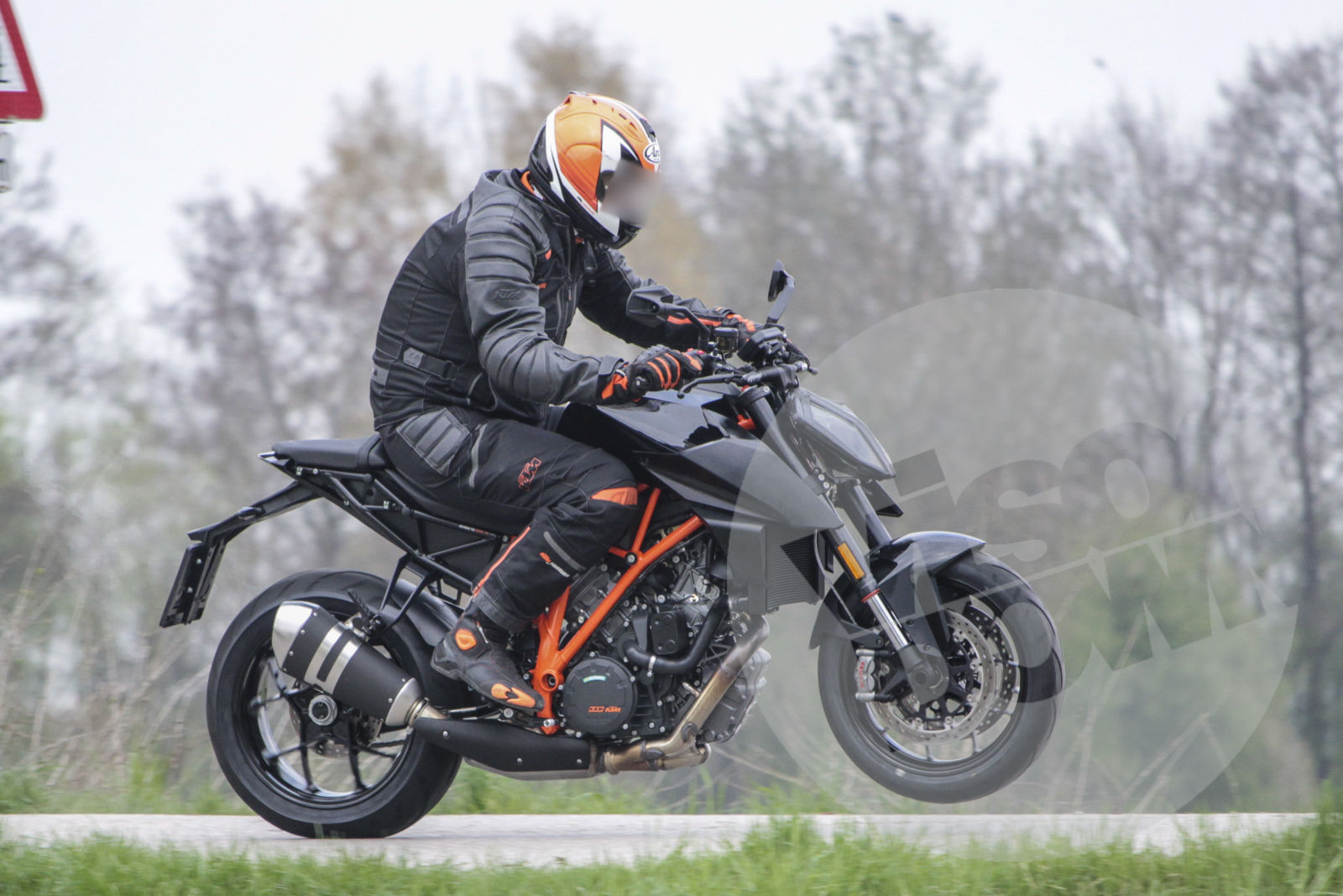 2017 KTM 1290 Super Duke R - Spy Image