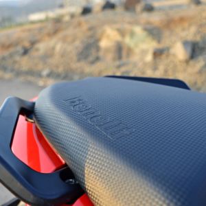 Benelli TNT Review Details Seat