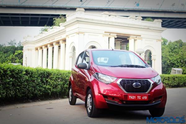 Datsun redi-Go red (2)