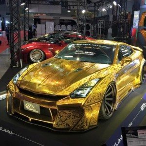 Engraved Goldmetal Paint Godzilla Nissan GTR