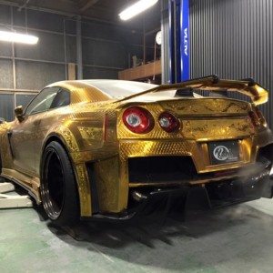 Engraved Goldmetal Paint Godzilla Nissan GTR