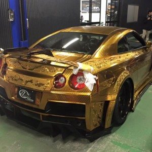 Engraved Goldmetal Paint Godzilla Nissan GTR