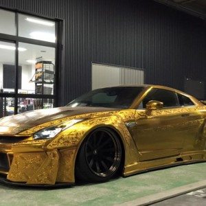 Engraved Goldmetal Paint Godzilla Nissan GTR