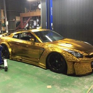 Engraved Goldmetal Paint Godzilla Nissan GTR