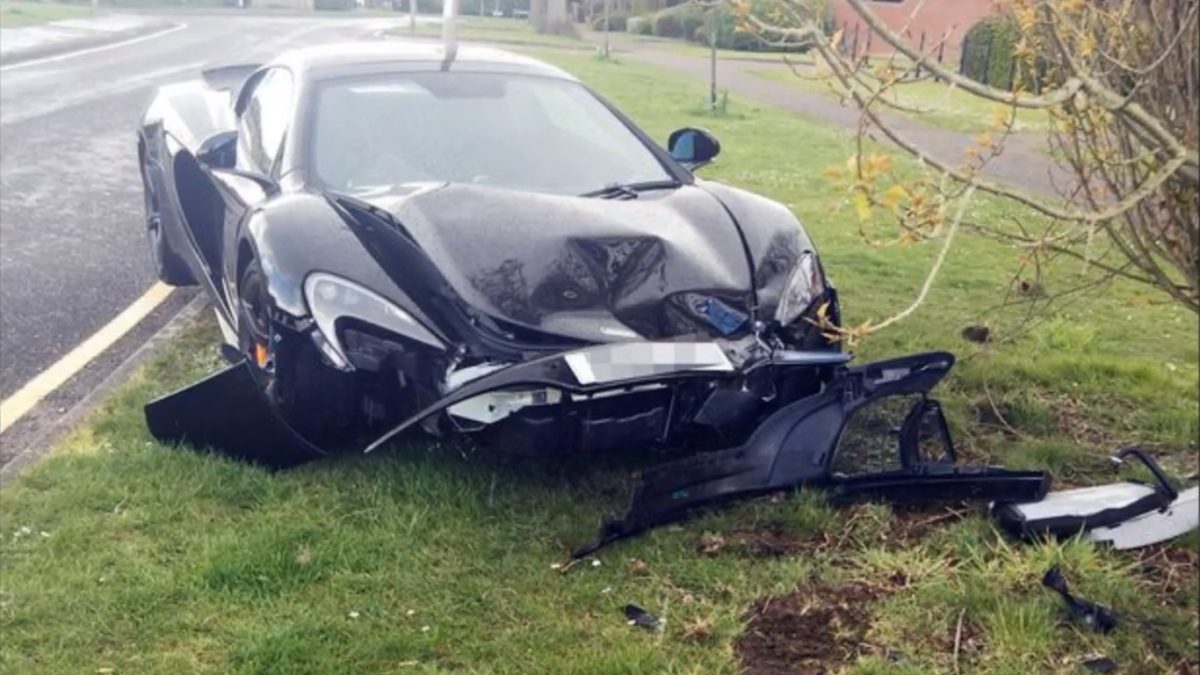 McLaren S crash