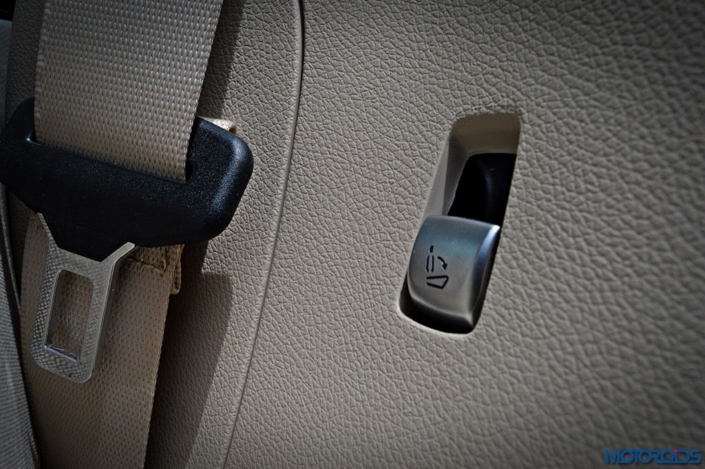 Mercedes-Benz GLC 220d quick release button for rear seat