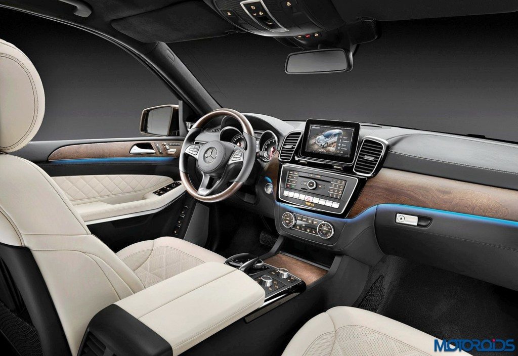 Mercedes Benz GLS CLass dashboard steering (2)