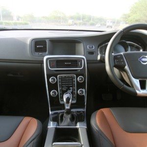 Volvo S Cross Country dashboard