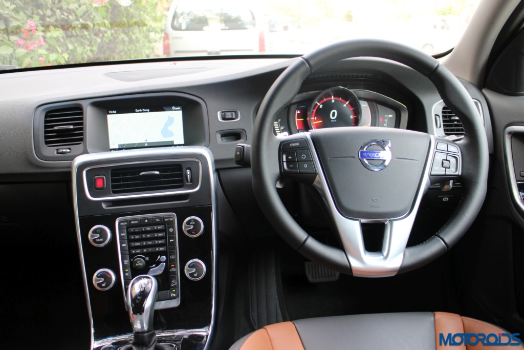 Volvo S60 Cross Country driver cockpit