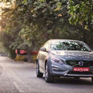 Volvo S Cross Country front