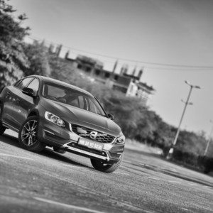 Volvo S Cross Country front three quarter