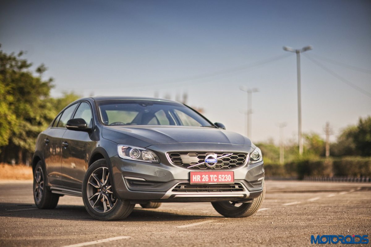 Volvo S Cross Country front three quarters