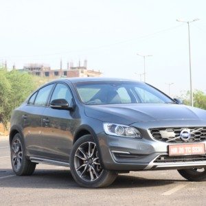 Volvo S Cross Country front three quarters
