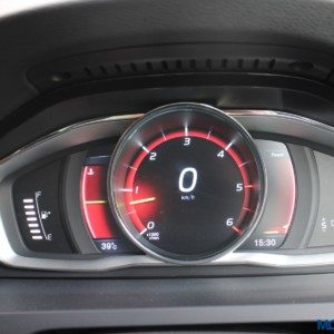 Volvo S Cross Country instrument cluster