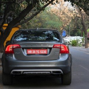 Volvo S Cross Country rear profile